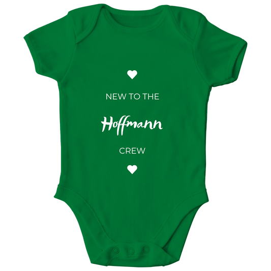 Personalisierter „Neu in der Crew“ Baby Body – Individueller Familienname Strampler