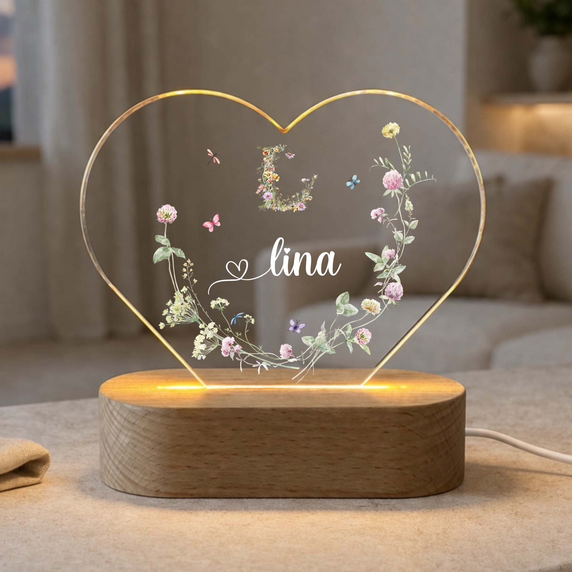 Personalisiertes Nachtlicht „Blumenranke Monogramm" auf Holzsockel, beleuchtet