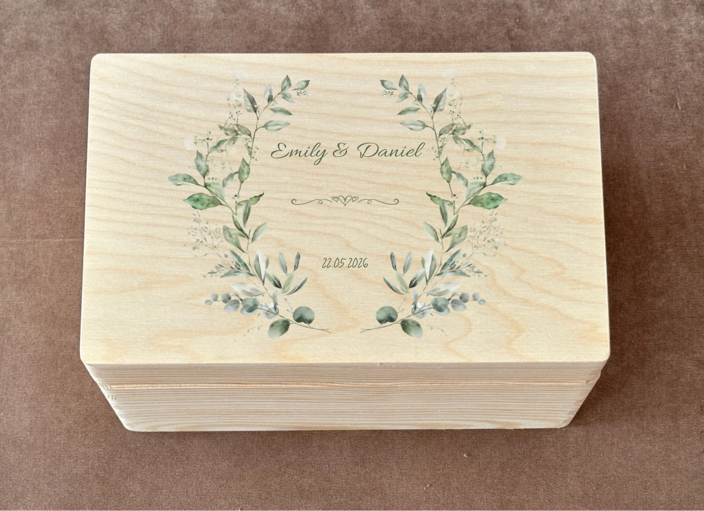 Personalisierte Holzkiste Hochzeit mit Blumenrahmen Namen und Datum