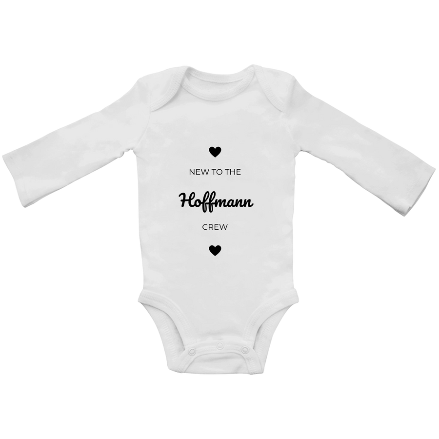 Personalisierter Baby Body „New to the Crew“ – Wunschname Baby Strampler, Neugeborenen Outfit, Baby Geschenk zur Geburt & Babyparty