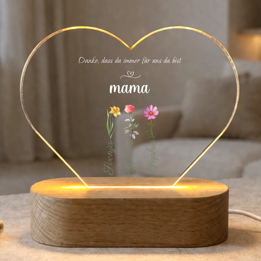 Personalisiertes Nachtlicht „Herz" für Mama auf Holzsockel, beleuchtet