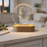 Personalisiertes LED Nachtlicht mit floralem Monogramm & Wunschname | Acrylglas Lampe mit Holzsockel