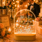 Personalisiertes Hochzeit Nachtlicht mit Wildblumen Monogramm – LED Acryl Lampe für Paare