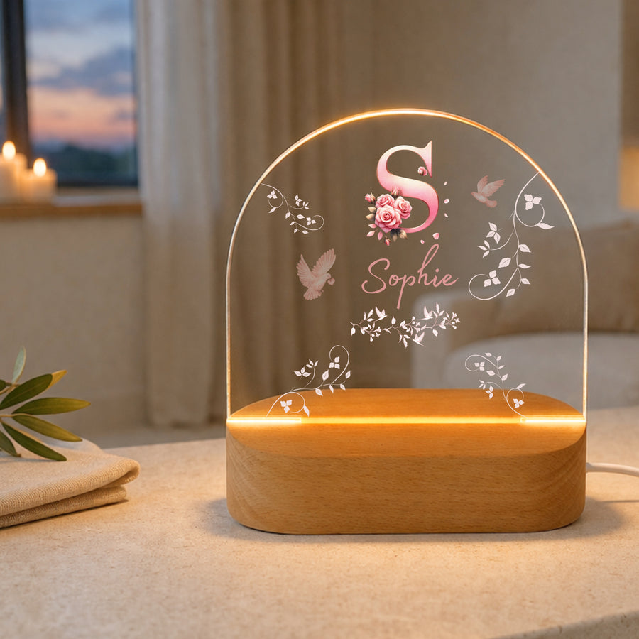 Personalisierte LED Nachtlampe mit Rosen Monogramm & Namen | Individuelle Acryl Lampe als romantisches Geschenk für Frauen, Mädchen & Schlafzimmer Deko