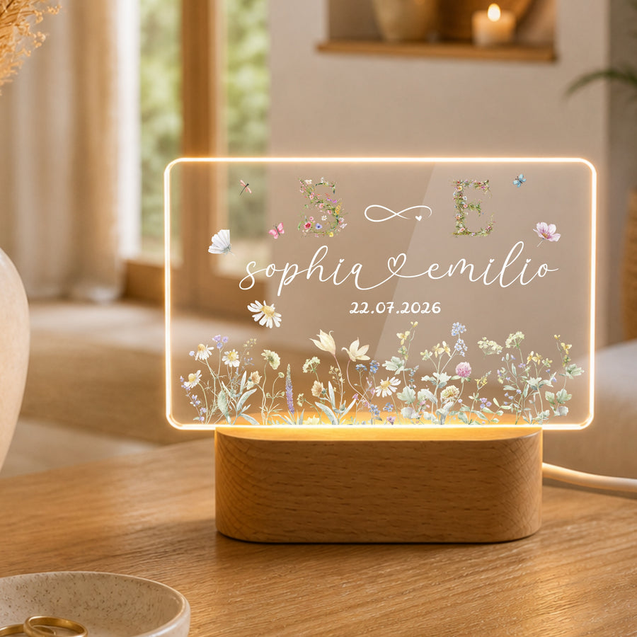 Personalisiertes Hochzeit Nachtlicht mit Wildblumen Monogramm – LED Acryl Lampe für Paare