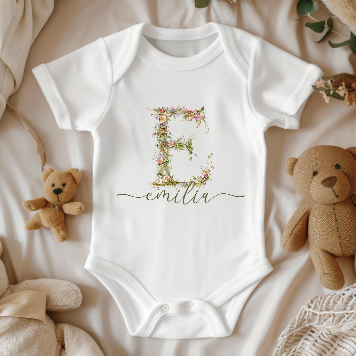 Personalisierter Baby Bio Body mit Wildblumen Monogramm & Namen – Geschenk zur Geburt für Mädchen & Jungen